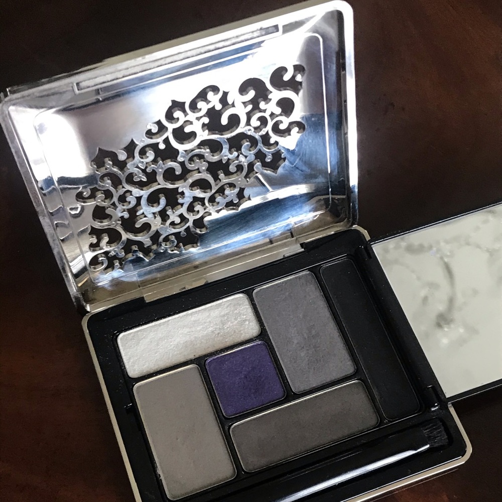 Beautiful, collectible Guerlain eyeshadow pallet.